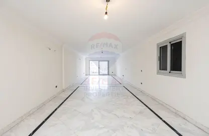 Apartment - 3 Bedrooms - 3 Bathrooms for sale in Aisha Fahmy St. - Saba Basha - Hay Sharq - Alexandria