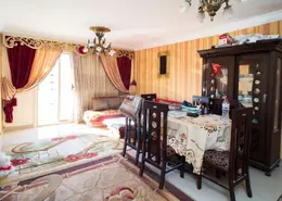 شقة - 3 غرف نوم - 2 حمامات للبيع في شارع الاشراف - محرم بك - حي شرق - الاسكندرية