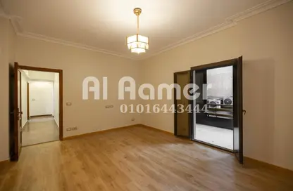 شقة - 3 غرف نوم - 3 حمامات للبيع في شارع عدن - المهندسين - الجيزة