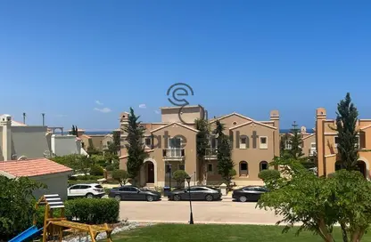 Chalet - 2 Bedrooms - 2 Bathrooms for rent in Mountain View - Ras Al Hekma - North Coast