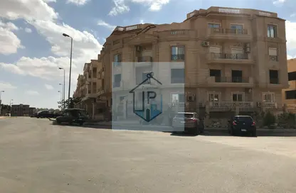 Apartment - 3 Bedrooms - 3 Bathrooms for sale in Al Narges - New Cairo City - Cairo