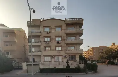 Whole Building - 7+ Bedrooms - 6 Bathrooms for sale in Abdel Salam Amin St. - 1st District - 6 October City - Giza