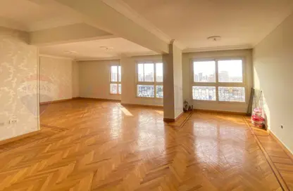 Apartment - 4 Bedrooms - 2 Bathrooms for rent in Smouha - Hay Sharq - Alexandria Apartment - 4 Bedrooms - 2 Bathrooms for rent in Smouha - Hay Sharq - Alexandria