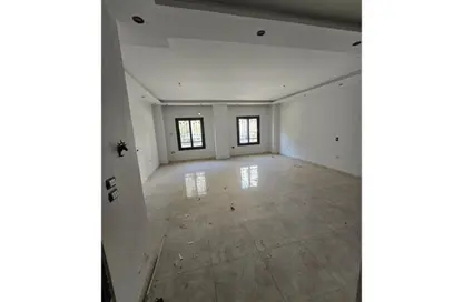 Apartment - 3 Bedrooms - 1 Bathroom for sale in Mohamed Naguib Axis - Abou El Houl - New Cairo City - Cairo