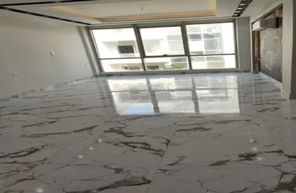 شقة - 2 غرف نوم - 2 حمامات للايجار في جاليريا  مون فالى - المستثمرين الجنوبية - مدينة القاهرة الجديدة - القاهرة