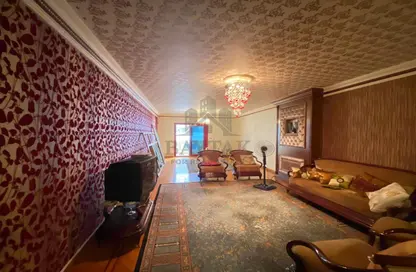 Apartment - 3 Bedrooms - 2 Bathrooms for sale in Ali Bek Hassanein St. - Laurent - Hay Sharq - Alexandria