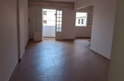 Apartment - 2 Bedrooms - 1 Bathroom for rent in Ahmed Shawky St. - Roushdy - Hay Sharq - Alexandria