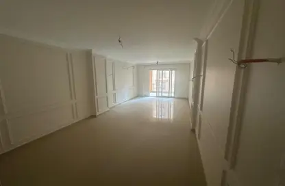 Apartment - 3 Bedrooms - 2 Bathrooms for sale in Maadi Gardens - Maadi - Hay El Maadi - Cairo