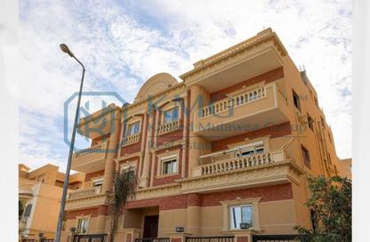 Apartment - 3 Bedrooms - 2 Bathrooms for sale in Doctor Yassin Abdel Ghaffar St. - Area C - Ganoob El Acadimia - New Cairo City - Cairo