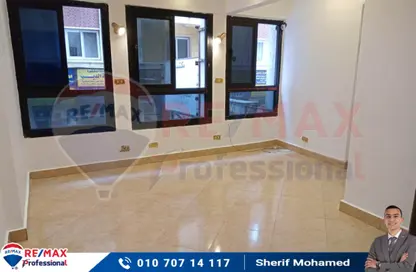 Office Space - Studio - 2 Bathrooms for sale in Omar Lotfy St.   Mahatet Al Raml Square - Raml Station - Hay Wasat - Alexandria