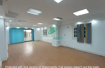 Office Space - Studio - 3 Bathrooms for rent in Al Laselky St. - El Laselky - New Maadi - Hay El Maadi - Cairo