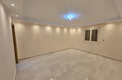 Apartment - 3 Bedrooms - 2 Bathrooms for rent in Zahraa El Maadi - Hay El Maadi - Cairo