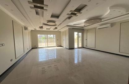 منزل مزدوج - 3 غرف نوم - 5 حمامات للايجار في ذا كراون - طريق مصر اسكندرية الصحراوي - مدينة 6 أكتوبر - الجيزة