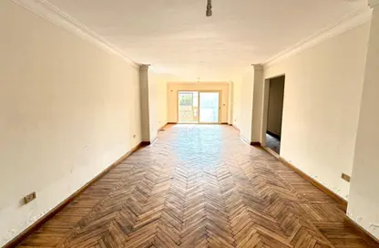 شقة - 3 غرف نوم - 3 حمامات للايجار في شارع كمال الدين صلاح - سموحة - حي شرق - الاسكندرية