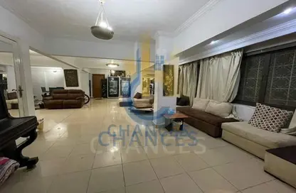 Apartment - 3 Bedrooms - 3 Bathrooms for sale in Street 9 - Hadayek El Maadi - Hay El Maadi - Cairo