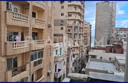 شقة - 3 غرف نوم - 2 حمامات للبيع في شارع فاطمه اليوسف - كليوباترا - حي شرق - الاسكندرية