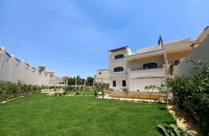 فيلا - 5 غرف نوم - 2 حمامات للبيع في كمبوندات الشروق - مدينة الشروق - القاهرة