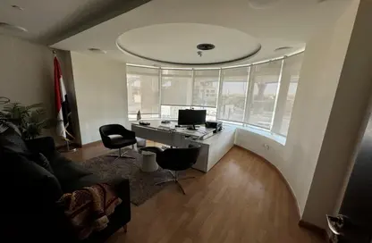 مساحات مكتبية - استوديو - 2 حمامات للايجار في تريفيوم سكوير - شارع التسعين الشمالي - التجمع الخامس - مدينة القاهرة الجديدة - القاهرة