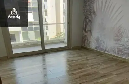 شقة - 2 غرف نوم - 2 حمامات للايجار في جاليريا  مون فالى - المستثمرين الجنوبية - مدينة القاهرة الجديدة - القاهرة