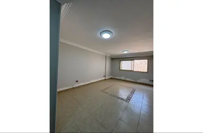 Apartment - 2 Bedrooms - 1 Bathroom for rent in Al Horreya St. - New Maadi - Hay El Maadi - Cairo