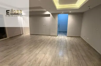 دوبلكس - 4 غرف نوم - 3 حمامات للبيع في شارع الشويفات - الحي الاول - التجمع الخامس - مدينة القاهرة الجديدة - القاهرة