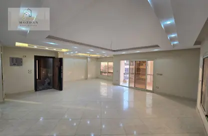 نصف طابق - 4 غرف نوم - 3 حمامات للايجار في الشطر العاشر - زهراء المعادي - حي المعادي - القاهرة