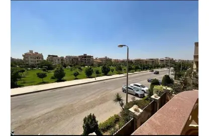 Villa - 6 Bedrooms - 2 Bathrooms for rent in Mohamed Hussein Mahmoud St. - Area E - Ganoob El Acadimia - New Cairo City - Cairo
