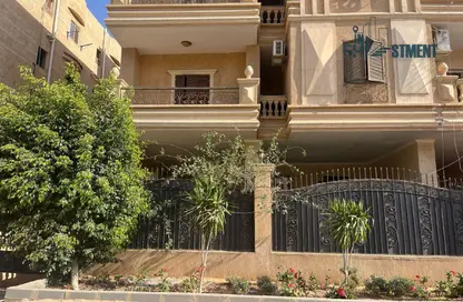 شقة - 4 غرف نوم - 3 حمامات للبيع في المنطقة الرابعة - مدينة الشروق - القاهرة