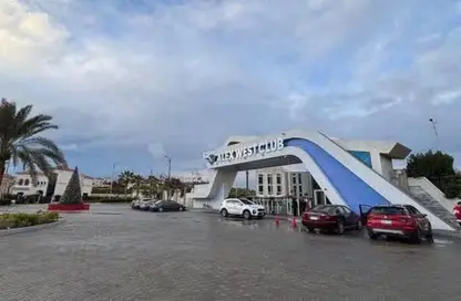 منزل مزدوج - 6 غرف نوم - 4 حمامات للبيع في اليكس ويست - كمبوندات الاسكندرية - الاسكندرية