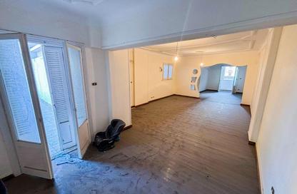 Apartment - 3 Bedrooms - 2 Bathrooms for sale in Al Fath St. - Fleming - Hay Sharq - Alexandria