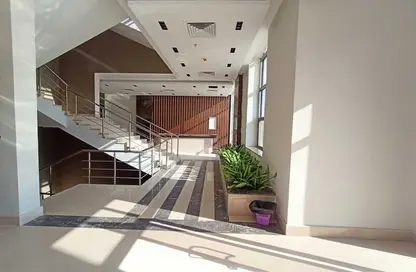 عيادة - استوديو - 2 حمامات للبيع في مول ويست بارك - محور 26 يوليو - مدينة 6 أكتوبر - الجيزة