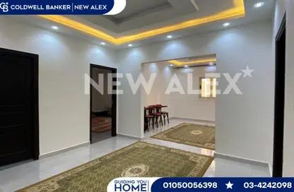 شقة - 4 غرف نوم - 2 حمامات للبيع في كامب شيزار - حي وسط - الاسكندرية