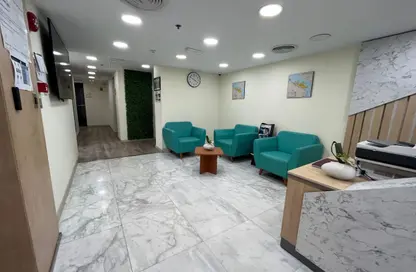 طابق كامل - استوديو - 3 حمامات للايجار في شارع التسعين - التجمع الخامس - مدينة القاهرة الجديدة - القاهرة