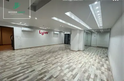 Office Space - Studio - 2 Bathrooms for rent in 50th Street - Zahraa El Maadi - Hay El Maadi - Cairo