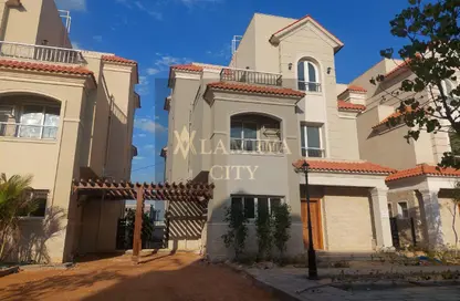 فيلا - 7 غرف نوم - 5 حمامات للبيع في مروج - سموحة - حي شرق - الاسكندرية