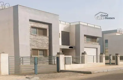 Villa - 6 Bedrooms - 5 Bathrooms for sale in El Koronfel - The 5th Settlement - New Cairo City - Cairo