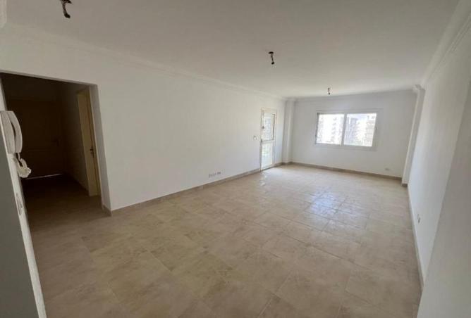 8421292 - Property Image 2