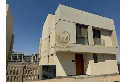 فيلا - 4 غرف نوم - 4 حمامات للبيع في كمبوند البروج - كمبوندات الشروق - مدينة الشروق - القاهرة