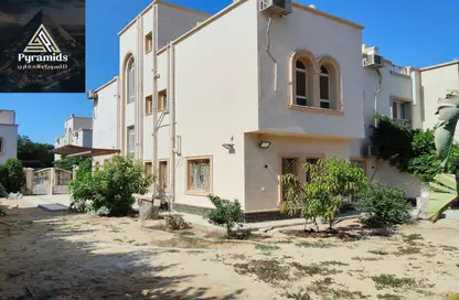 Townhouse - 4 Bedrooms - 4 Bathrooms for rent in Greens - 6th District - Sheikh Zayed City - Giza