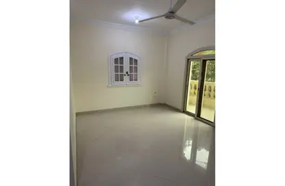 شقة - 3 غرف نوم - 2 حمامات للايجار في شارع دكتور ياسين عبد الغفار - المنطقة ج - حى جنوب الاكايمية - مدينة القاهرة الجديدة - القاهرة