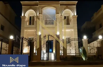 Villa - 4 Bedrooms - 5 Bathrooms for rent in Sheikh Zayed City - Giza