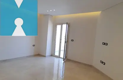 شقة - 3 غرف نوم - 3 حمامات للبيع في شارع المساحه - الدقي - الجيزة