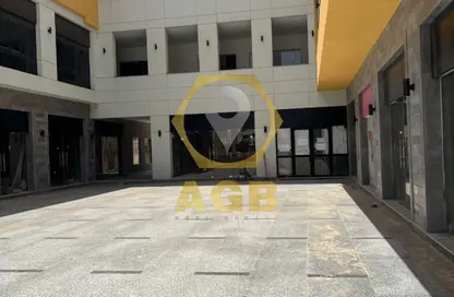 محل تجاري - استوديو - 1 حمام للبيع في ميركادو مول - الحي الثاني غرب - مدينة الشروق - القاهرة
