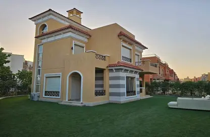 Villa - 4 Bedrooms - 5 Bathrooms for sale in Sun Capital - Fayoum Desert road - 6 October City - Giza
