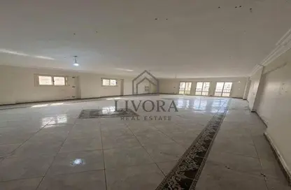 Apartment - 3 Bedrooms - 3 Bathrooms for rent in Abdel Salam Aref St. - Laurent - Hay Sharq - Alexandria