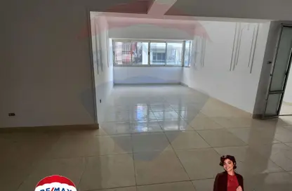 Apartment - 2 Bedrooms - 1 Bathroom for sale in Roshdy St. - Roushdy - Hay Sharq - Alexandria