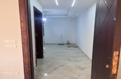 عيادة - استوديو - 1 حمام للايجار في مول  بيازا 59 - الحي السادس - الشيخ زايد - الجيزة