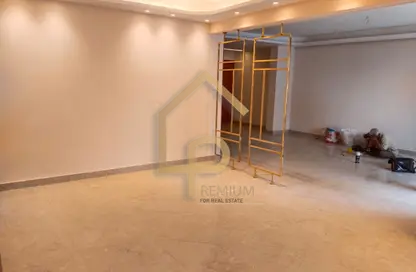 شقة - 3 غرف نوم - 3 حمامات للبيع في شارع طيبه - المهندسين - الجيزة