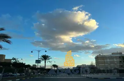 فيلا - 8 غرف نوم - 8 حمامات للبيع في طريق بيفرلي هيلز - الحي السابع عشر - الشيخ زايد - الجيزة