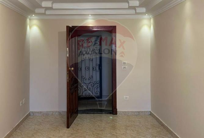 8183636 - Property Image 2